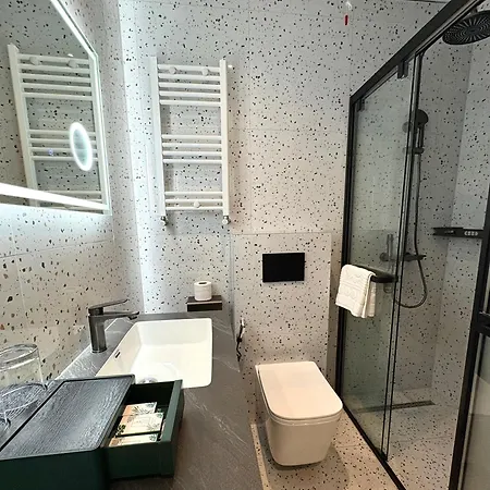 Bliss Palace & فندق سكوبجي